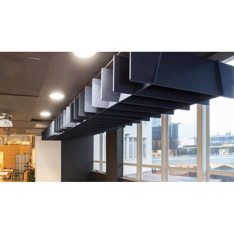 Cos'è il deflettore acustico del soffitto in poliestere?